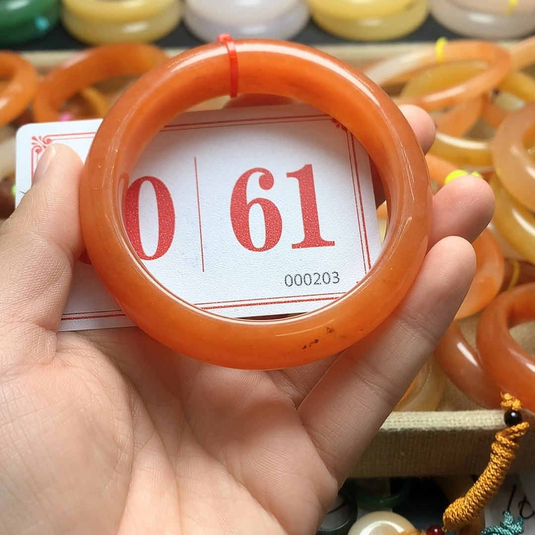 未镶嵌石英质玉（黄龙玉）手镯