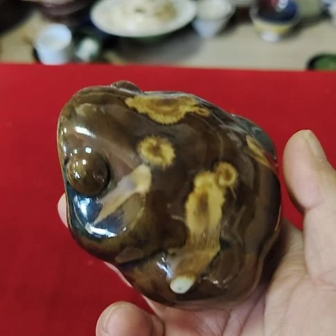 瓷片瓷片，各种摆件，均有瑕疵。沙锅！