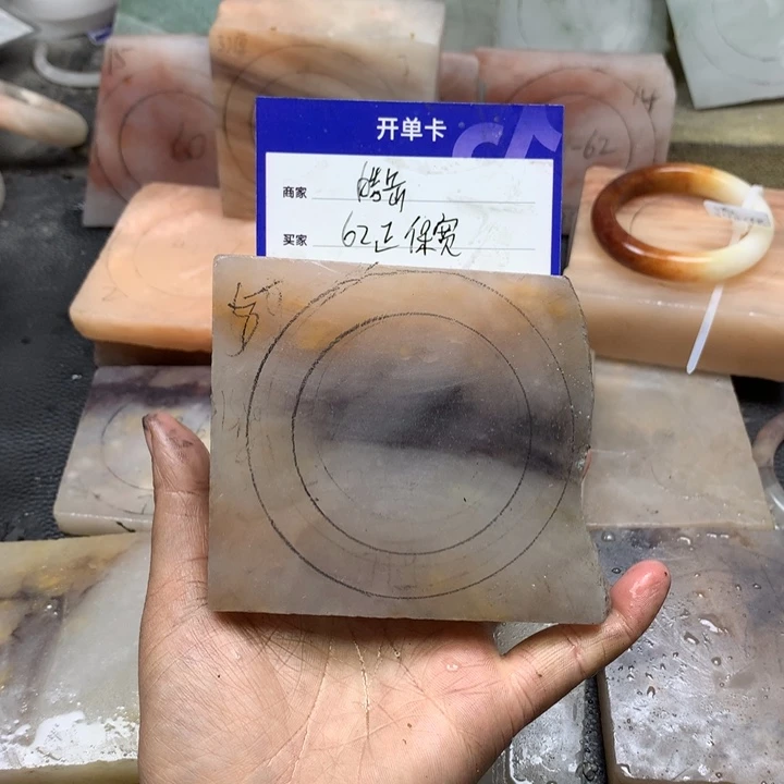 石英质玉手镯未镶嵌皓*?定制手镯