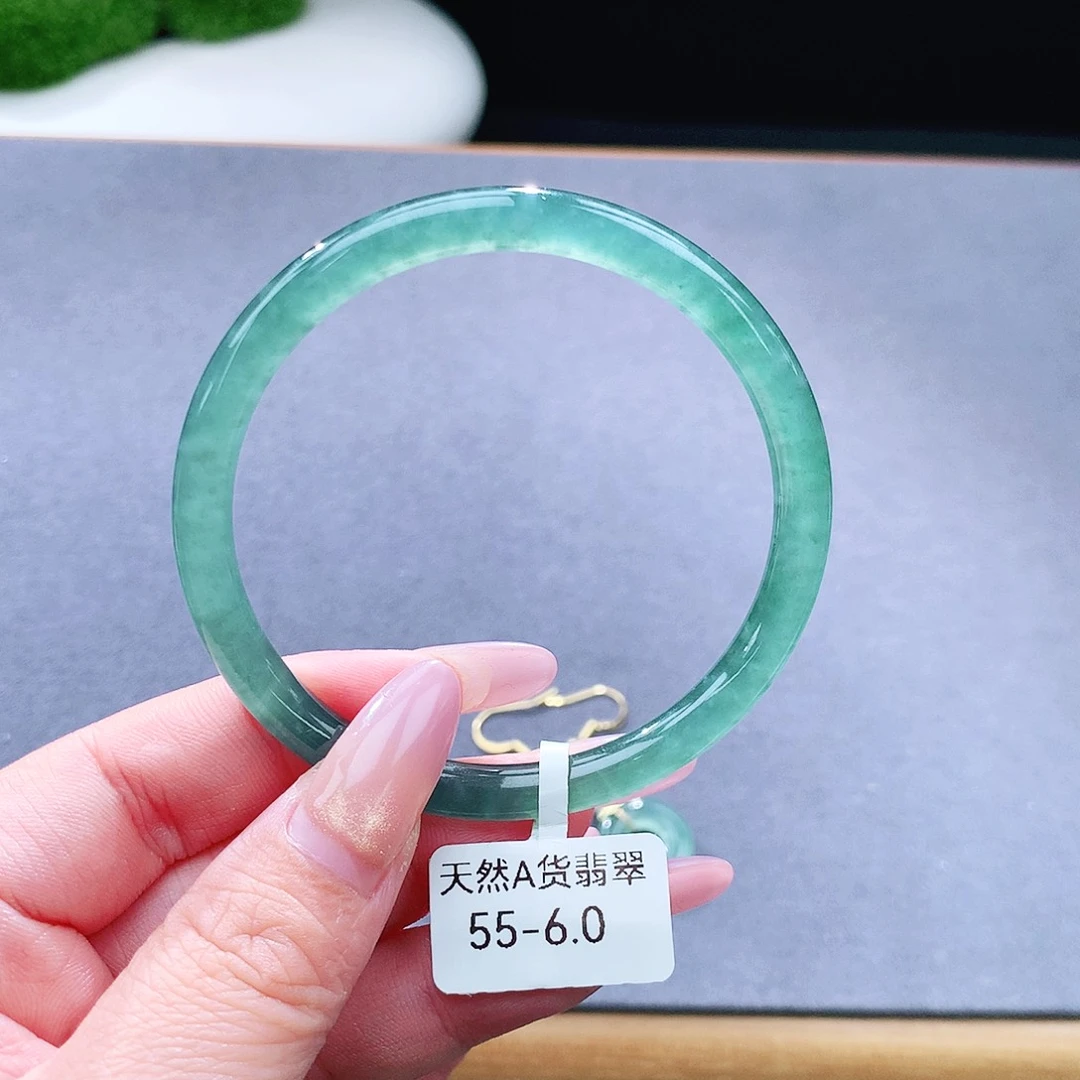 未镶嵌手镯（圆镯）翡翠