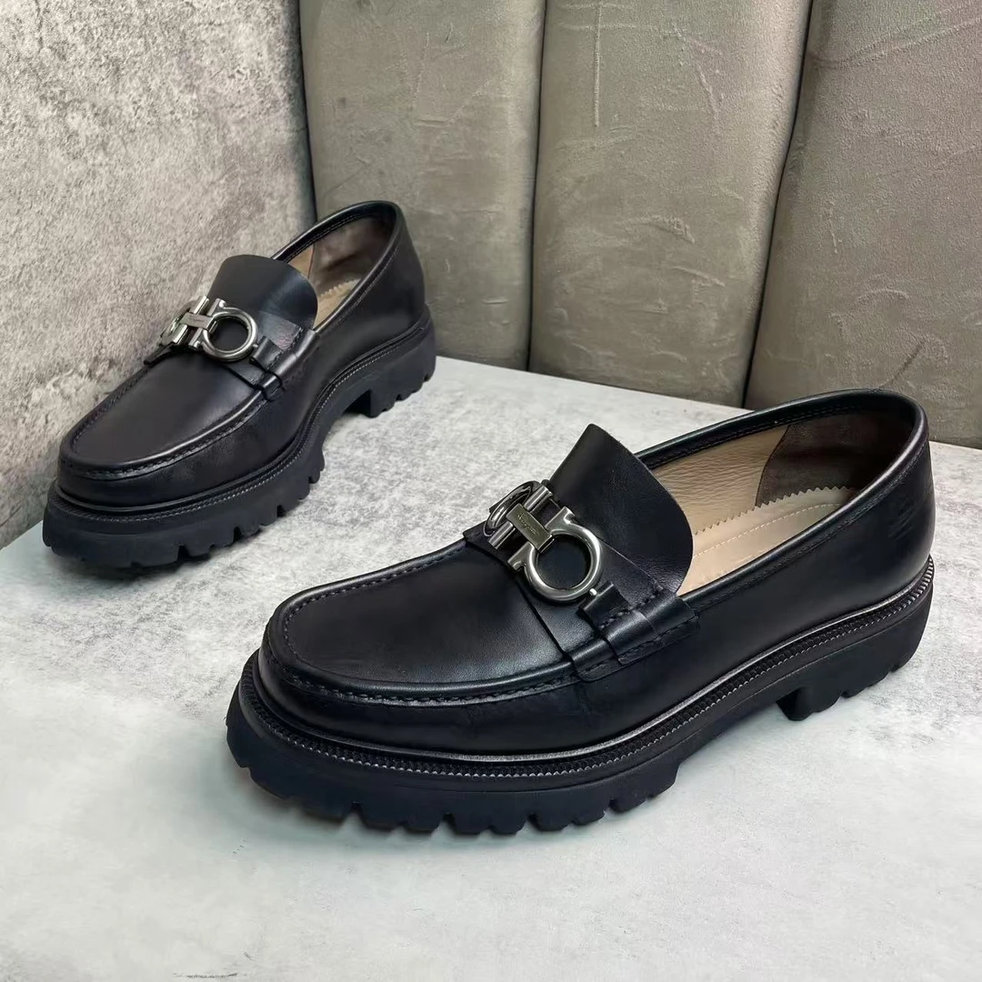 95新 FERRAGAMO/菲拉格慕 黑色皮革银扣百搭休闲厚底乐福鞋/42码