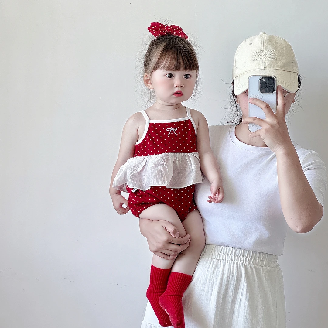 小月龄婴儿夏装衣服波点包屁衣女宝宝连体衣公主满月吊带哈衣夏季