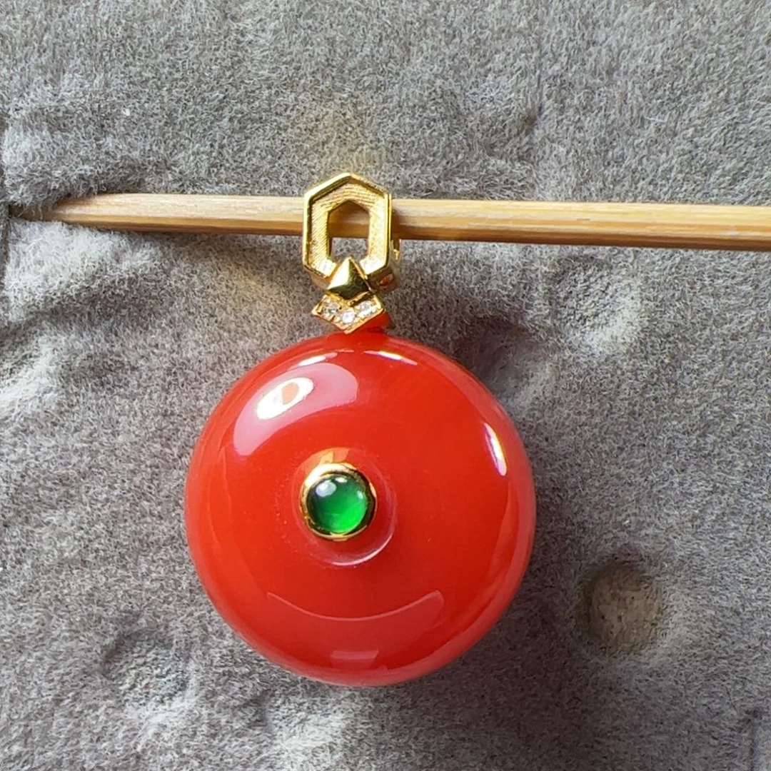 南红玛瑙18K金镶嵌平安扣吊坠