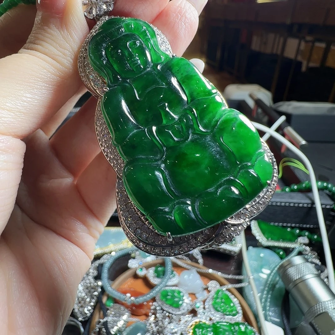 珺***缘颈饰未镶嵌翡翠就可以。那