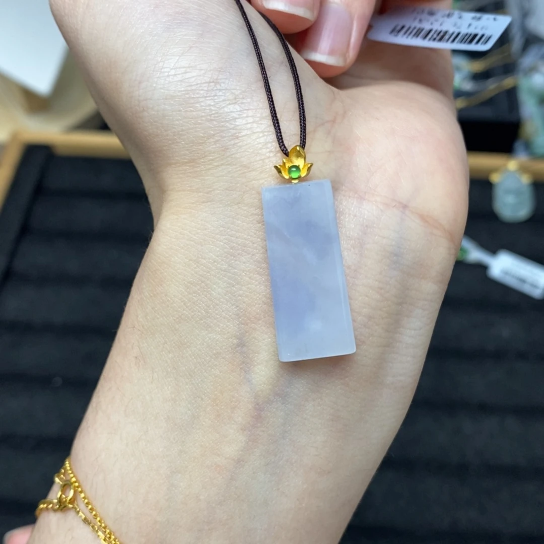 颈饰18K金镶嵌翡翠