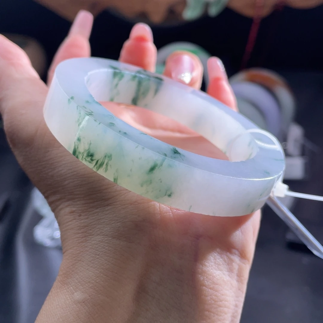 未镶嵌翡翠手镯定制翡翠