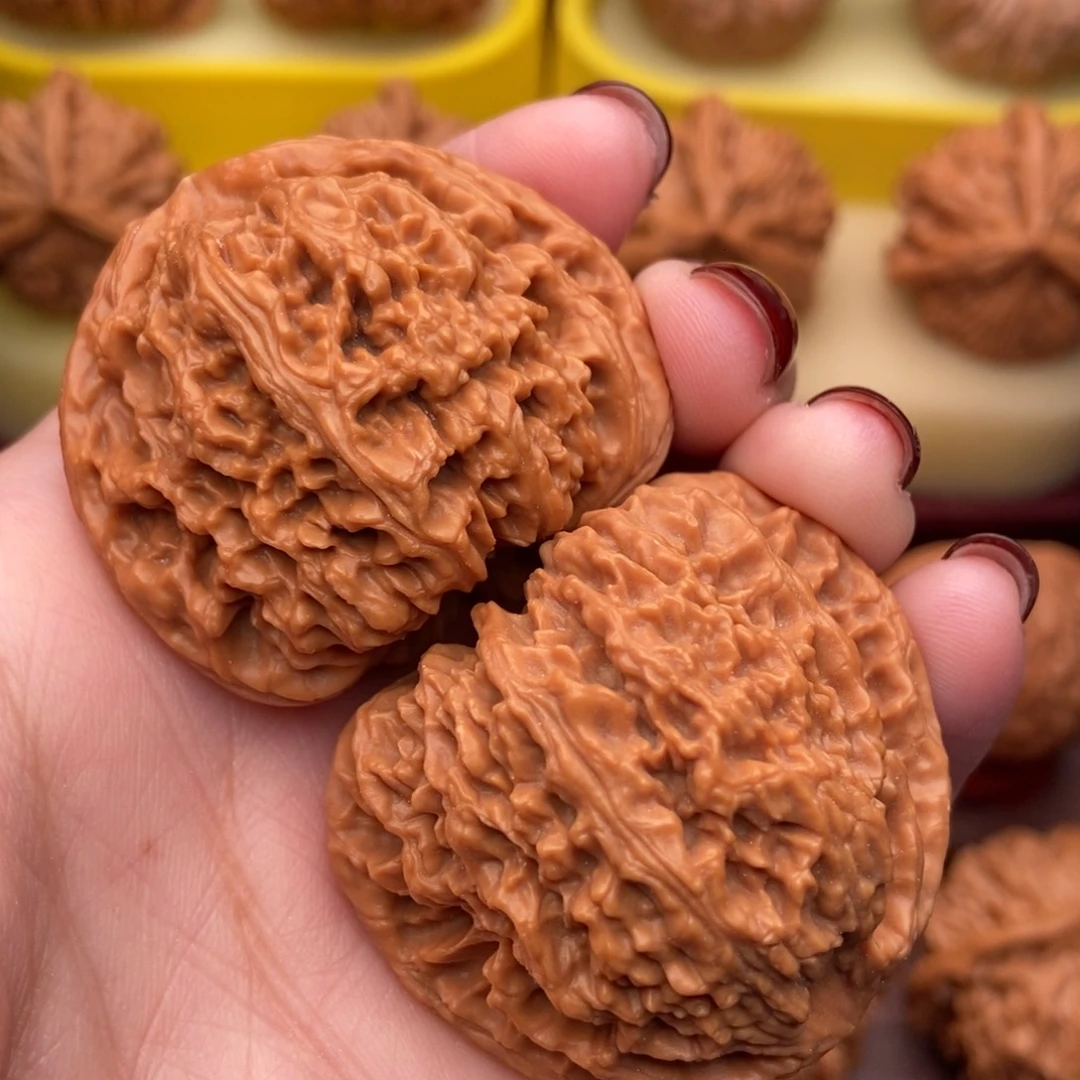 把件文玩核桃精品红皮三角疆43