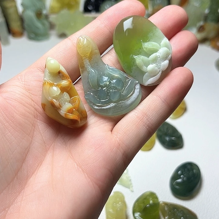 蛇纹石玉未镶嵌颈饰浅*