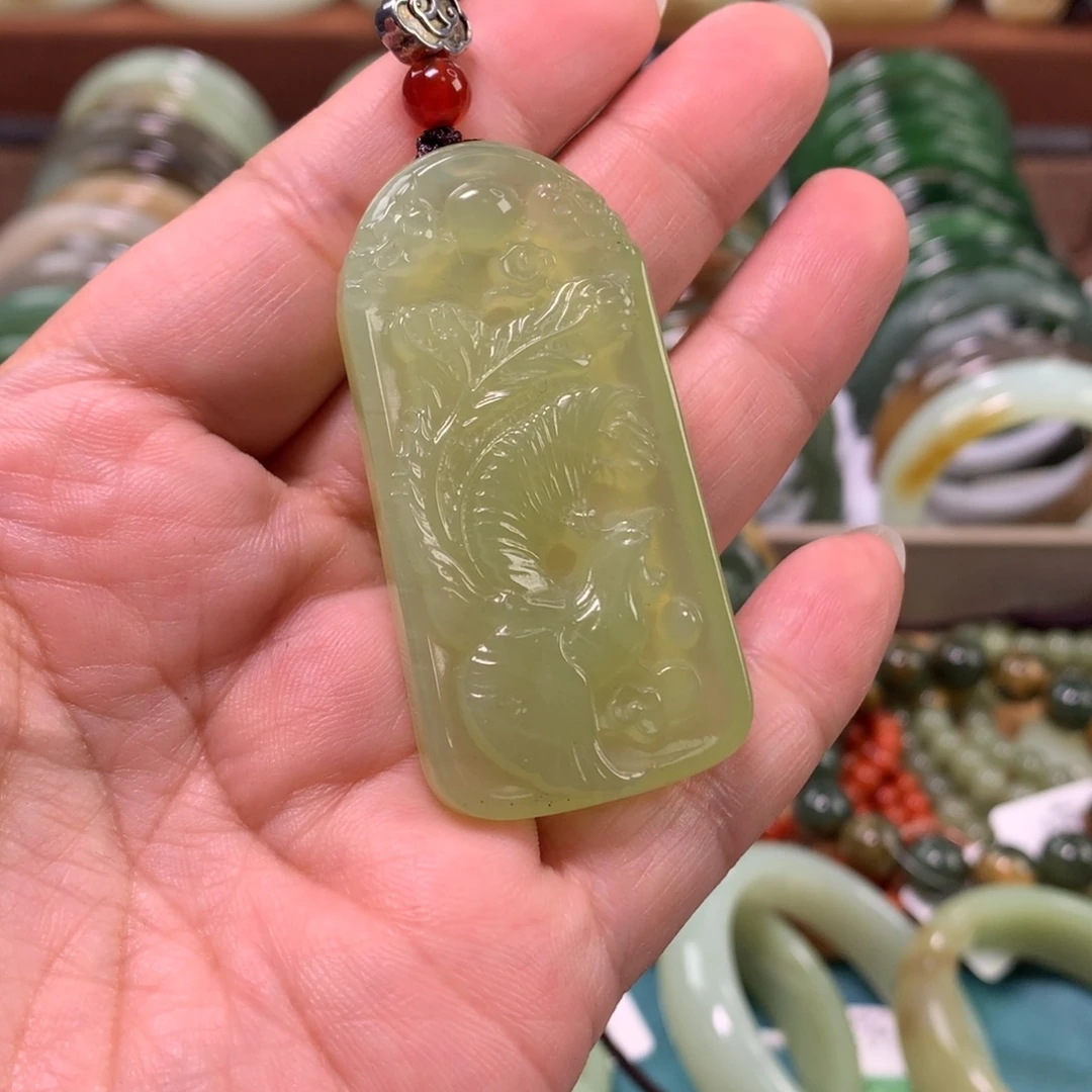 未镶嵌岫玉颈饰吊坠
