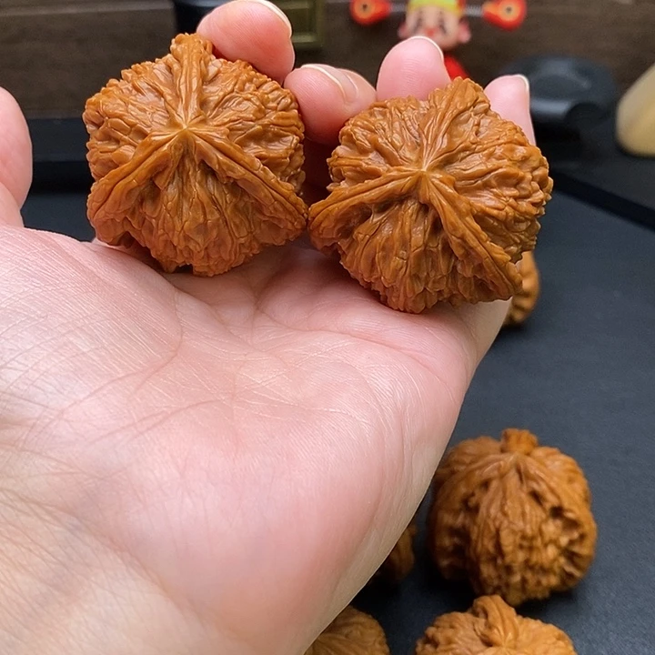 财***哥文玩核桃把件白奔