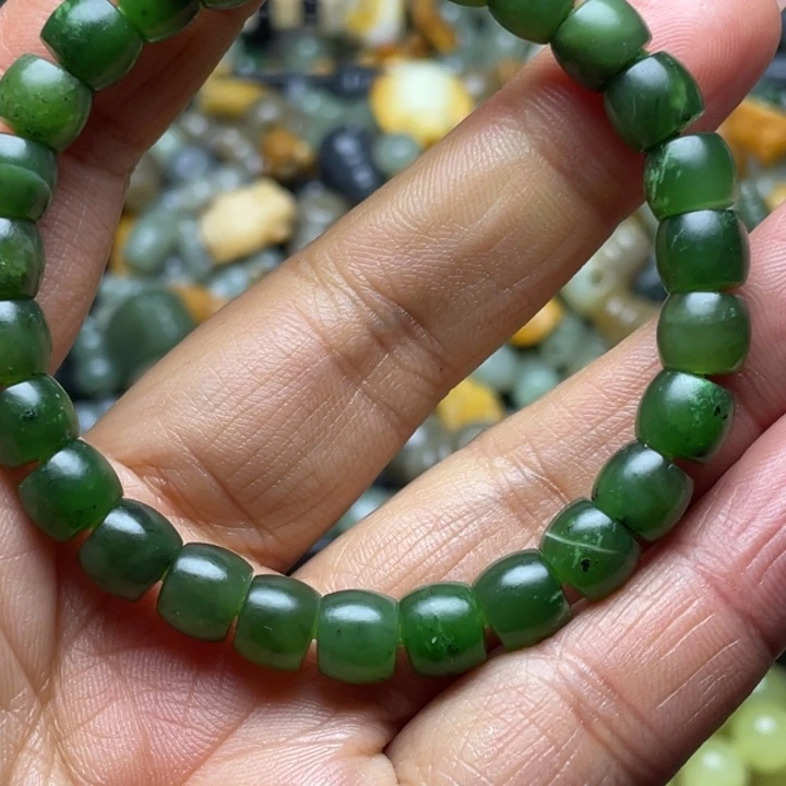 和田玉未镶嵌珠宝半成品有包容