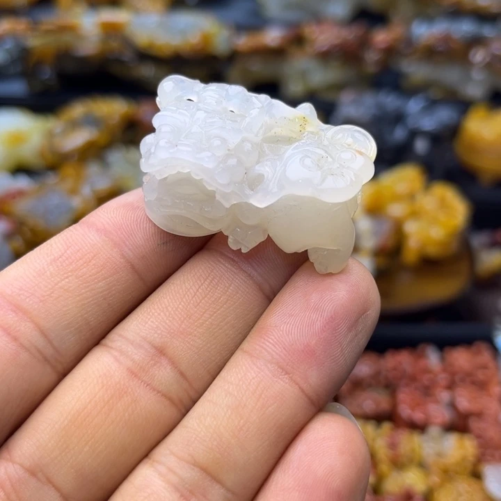 石英质玉（黄龙玉）未镶嵌颈饰