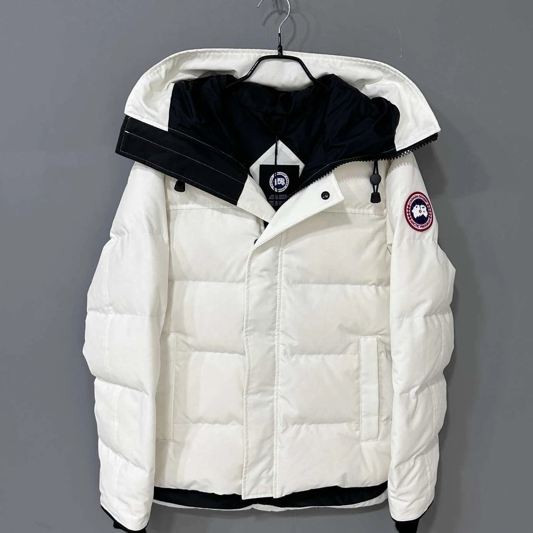 99新 CANADA GOOSE 白色袖标连帽羽绒服/s码/36290