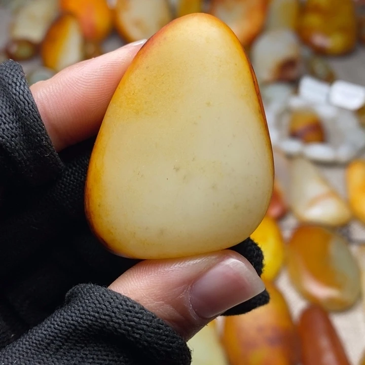 和田玉未镶嵌把件