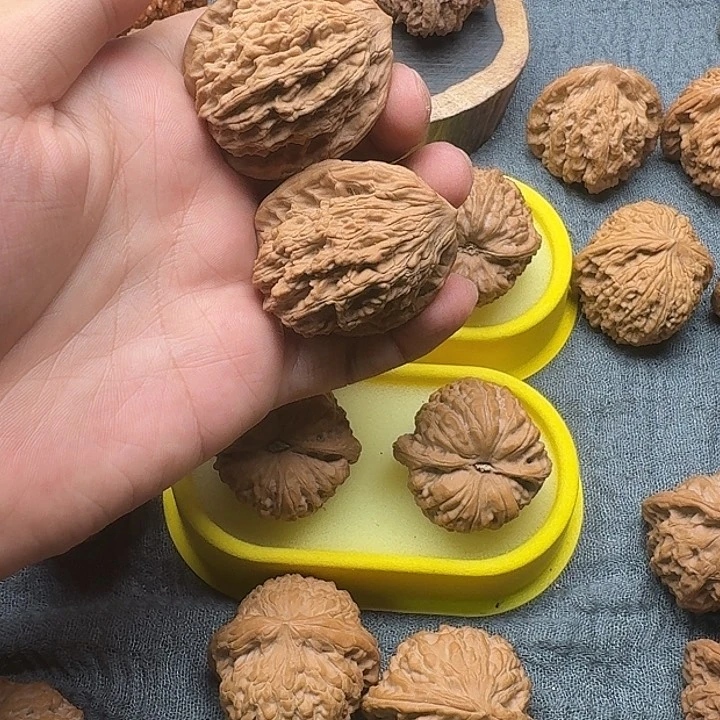 8***9文玩核桃吊坠虎头