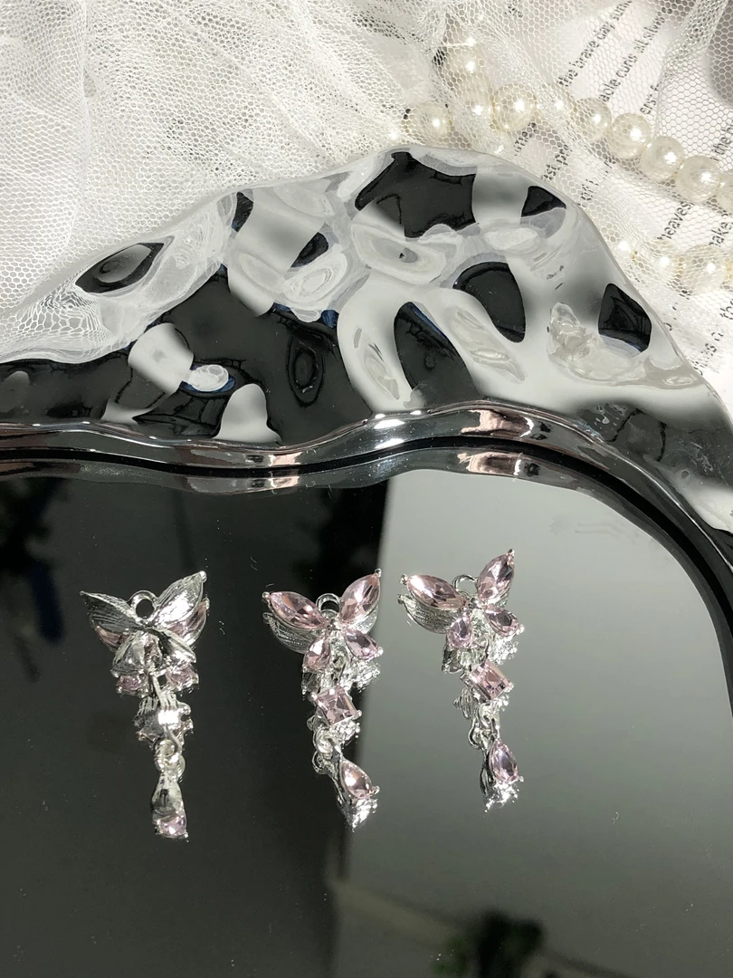 雨宝严选· DIY P362 【梦蝶】银粉仙气梦幻闪钻金属蝴蝶设计感吊坠