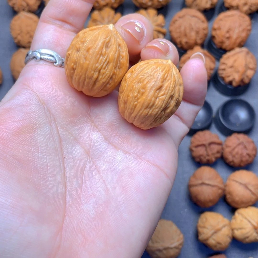 核桃文玩把件蜜纹小秋子