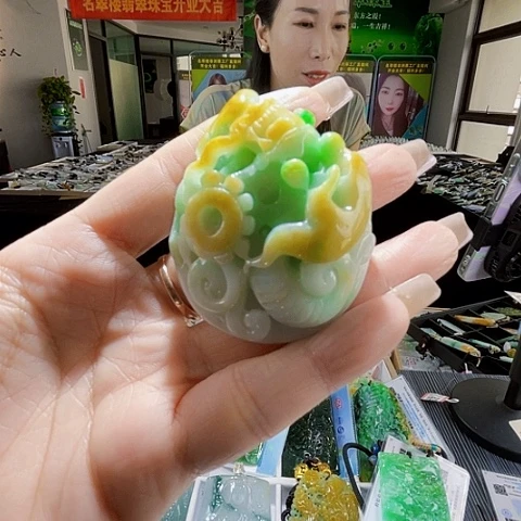 颈饰未镶嵌翡翠一个