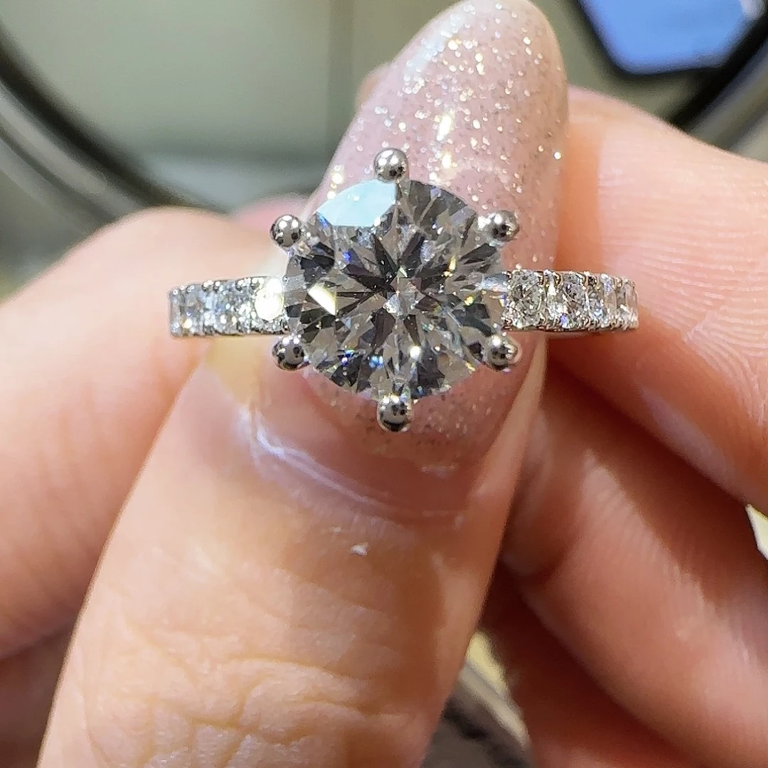 18K金镶嵌实验室培育钻石白月光六爪1卡