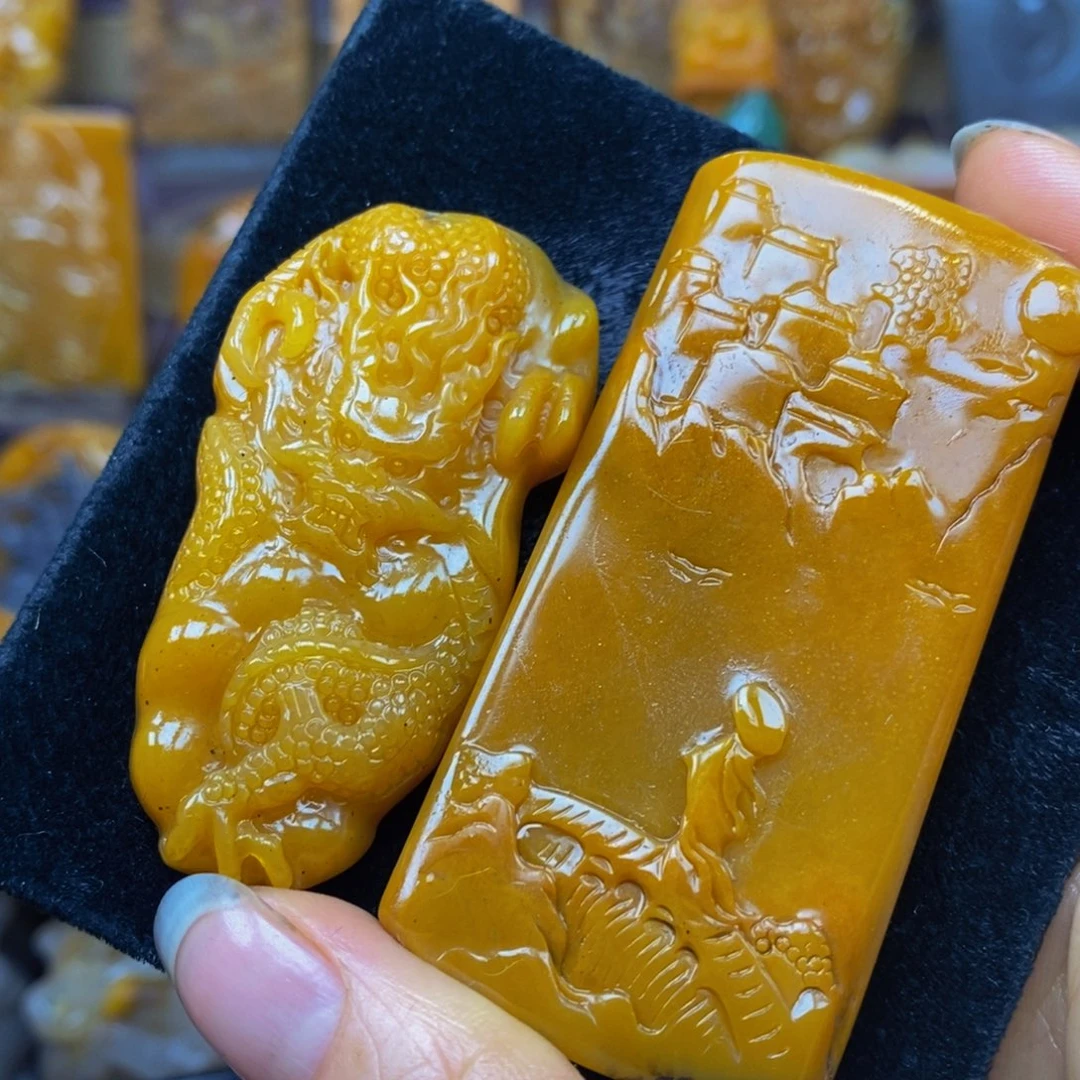 未镶嵌石英质玉（黄龙玉）颈饰