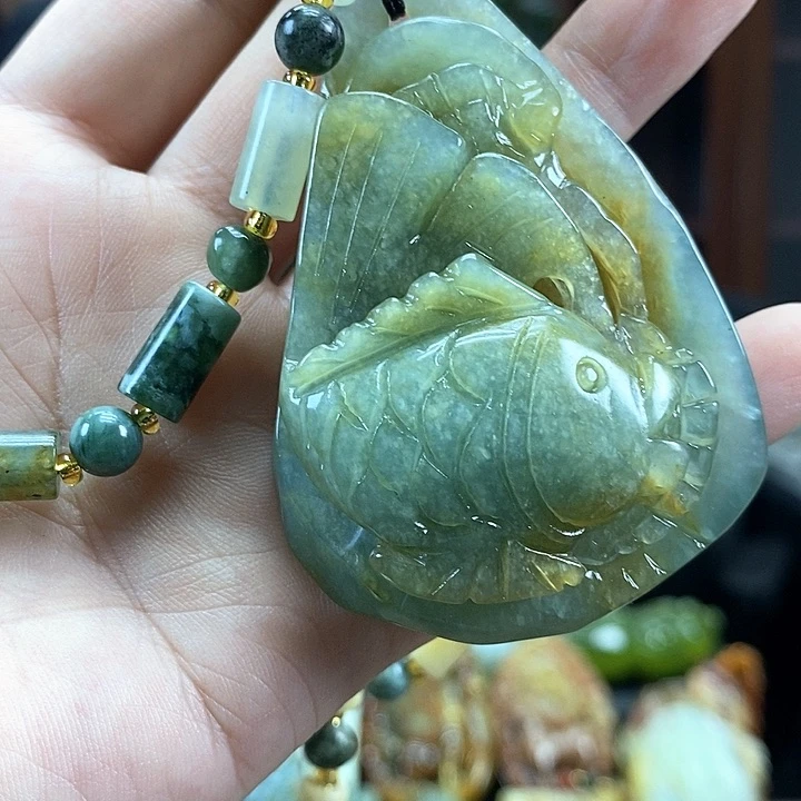 蛇纹石玉未镶嵌颈饰