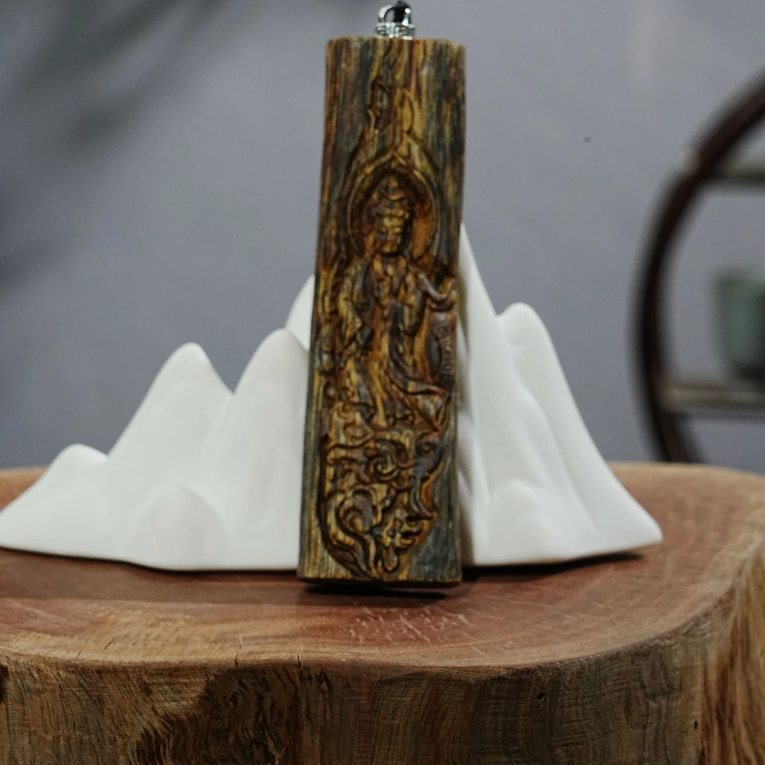 西马熟结软丝老料沉香雕刻件8.42x2.45x1.02cm 13.4g 250807003 A