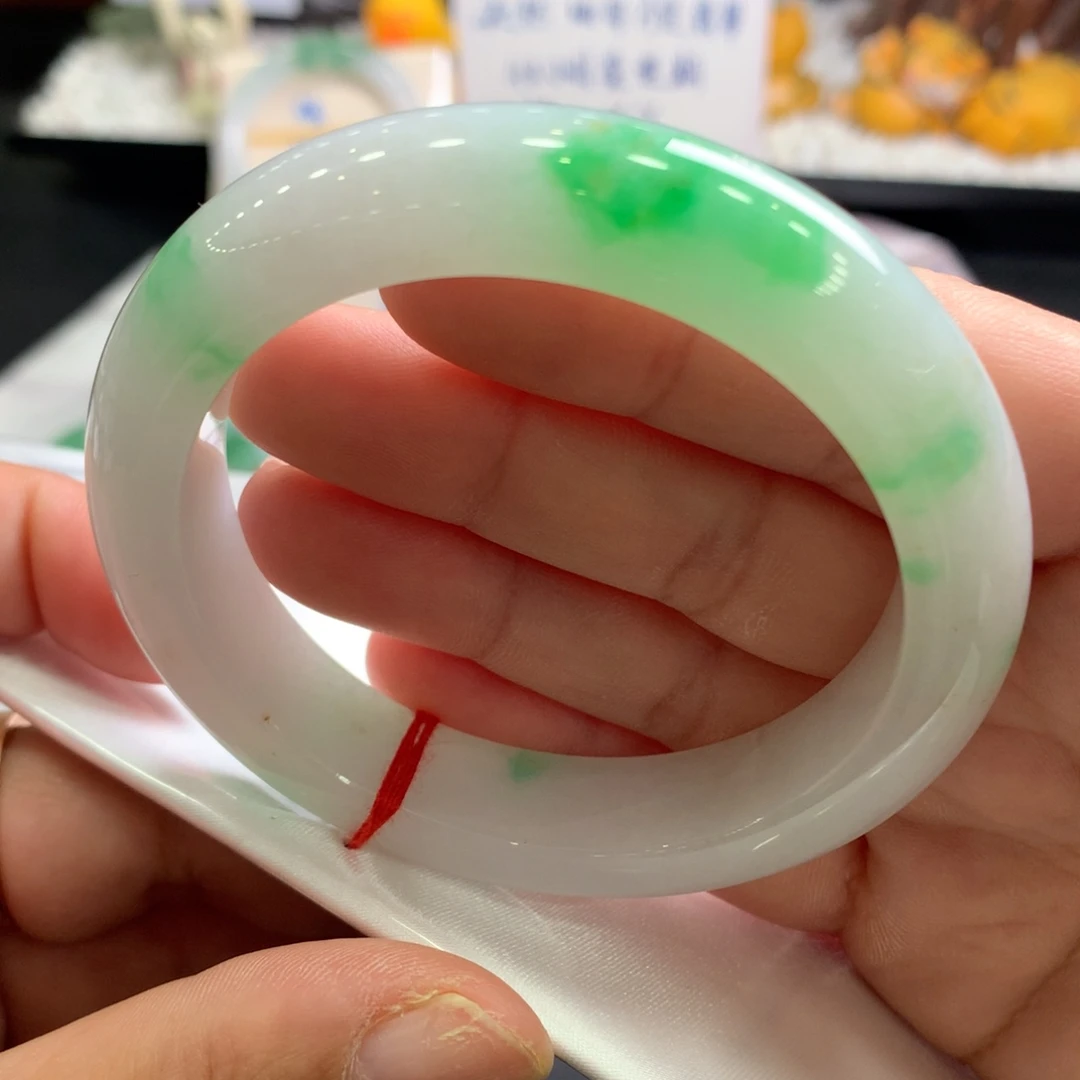 翡翠未镶嵌手镯56正圈（有贯穿纹裂）