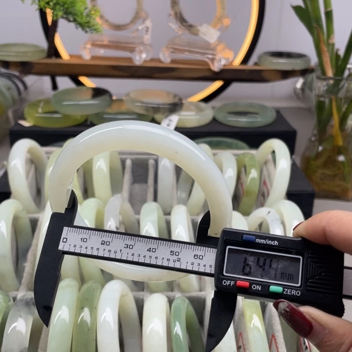 蛇纹石玉手镯未镶嵌46 