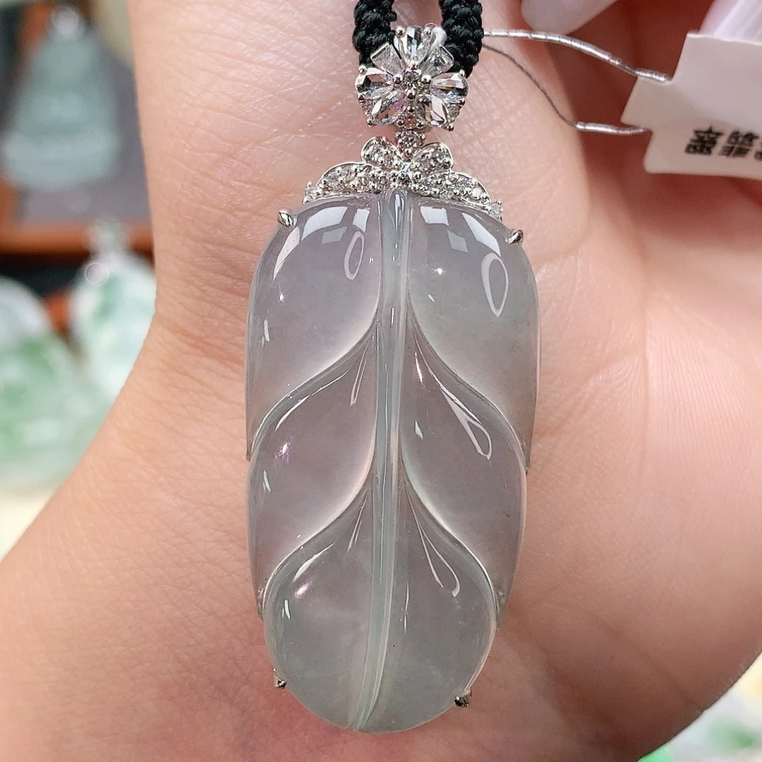 颈饰18K金镶嵌翡翠叶子