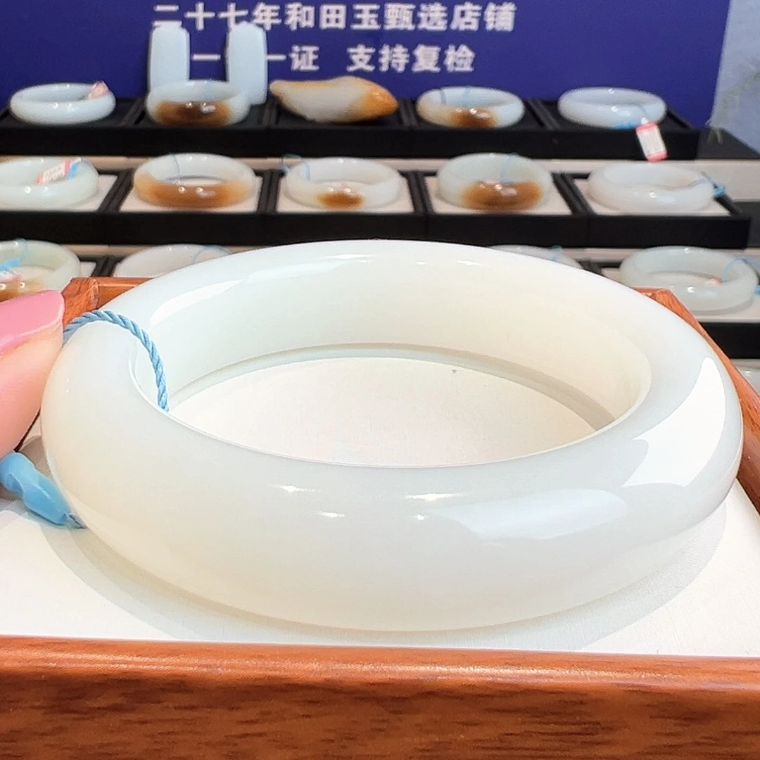 和田玉未镶嵌手镯