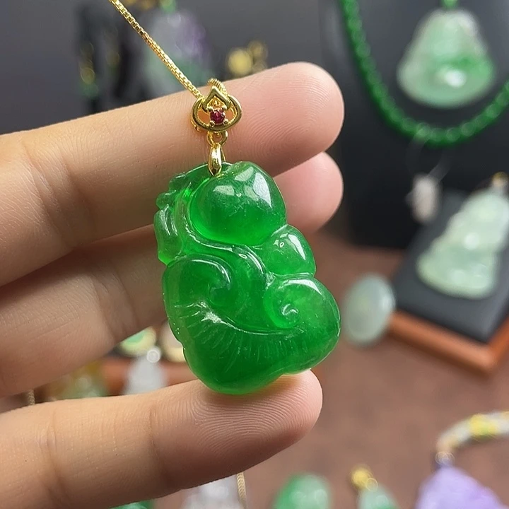 翡翠未镶嵌吊坠(赠链)