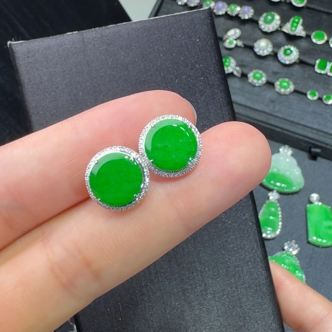 18K金镶嵌翡翠耳饰