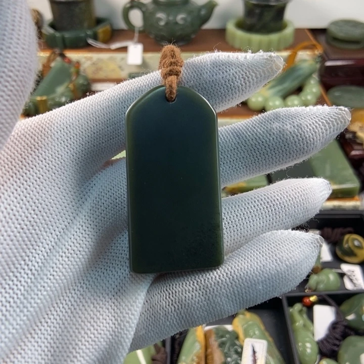 透闪石质玉未镶嵌颈饰泡***1