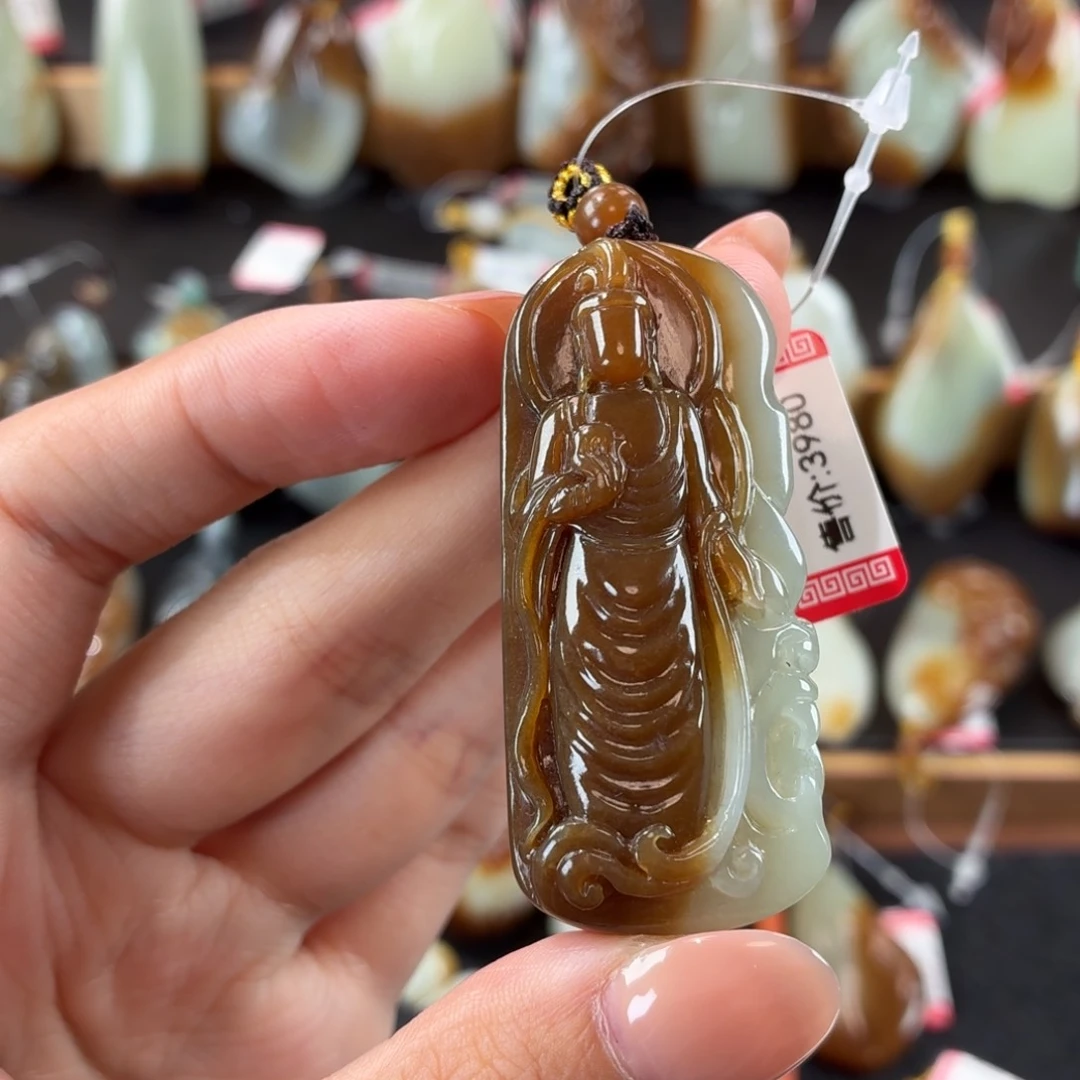 和田玉未镶嵌颈饰与**行