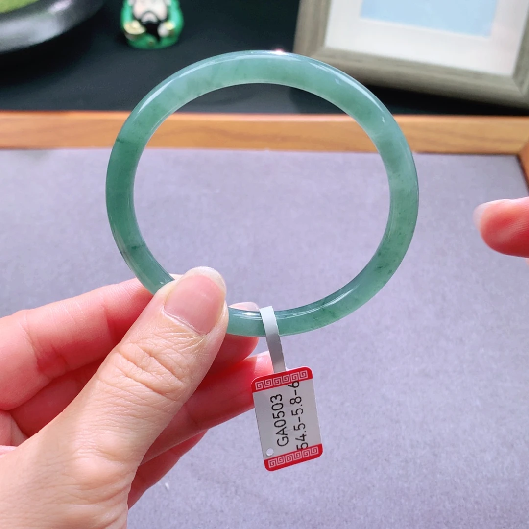 翡翠手镯未镶嵌天然翡翠手镯