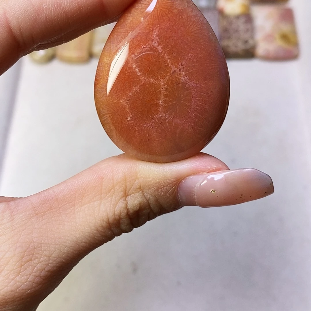 合金颈饰硅化玉T***y