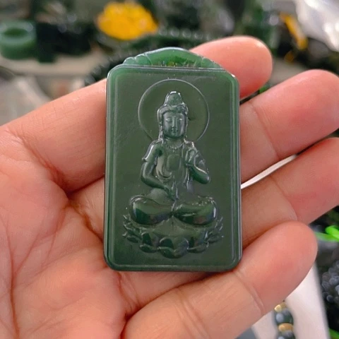 蛇纹石玉颈饰未镶嵌?****狂