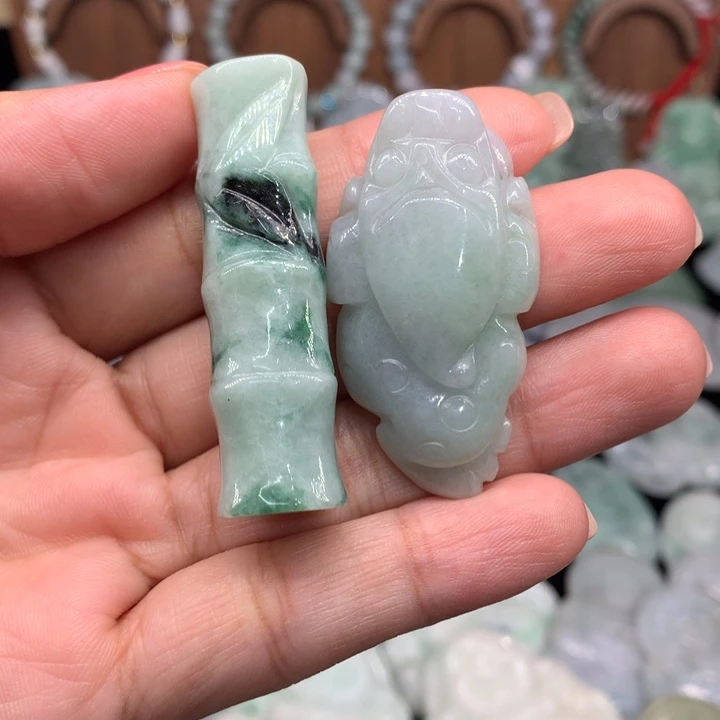 雪***馆翡翠未镶嵌颈饰11