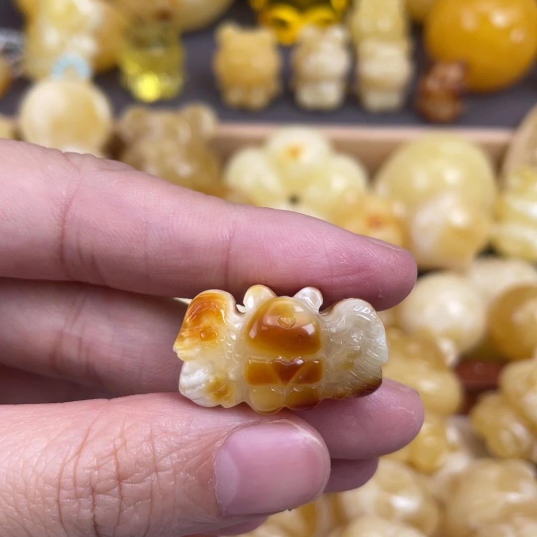 琥珀裸石未镶嵌蜜蜡