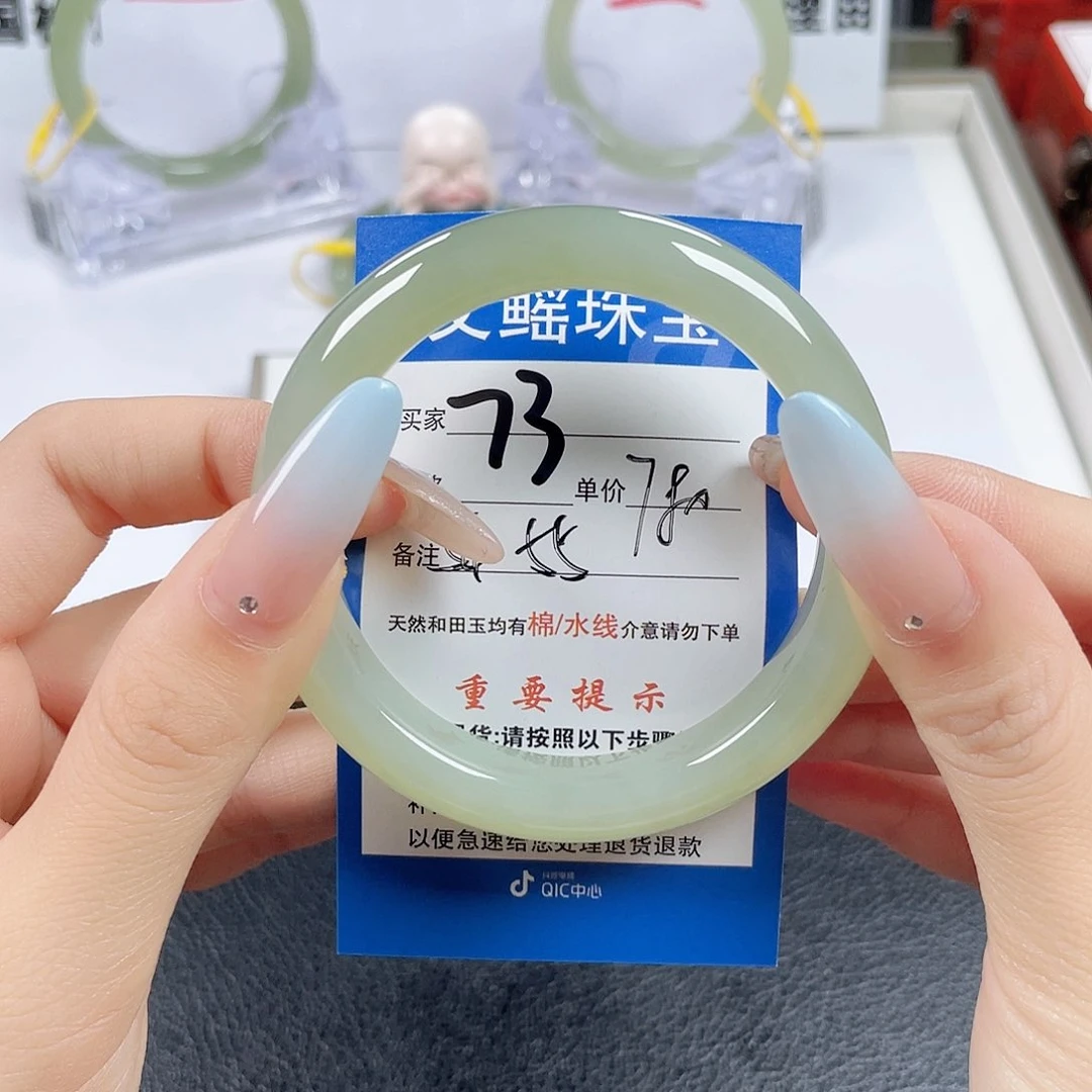 和田玉手镯未镶嵌