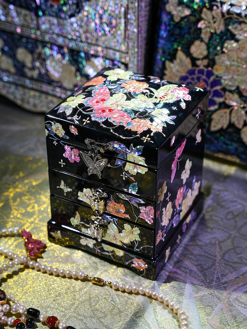 （新款）蝶影繁花多层螺钿漆器首饰盒高档实木结婚礼物新婚礼品摆件