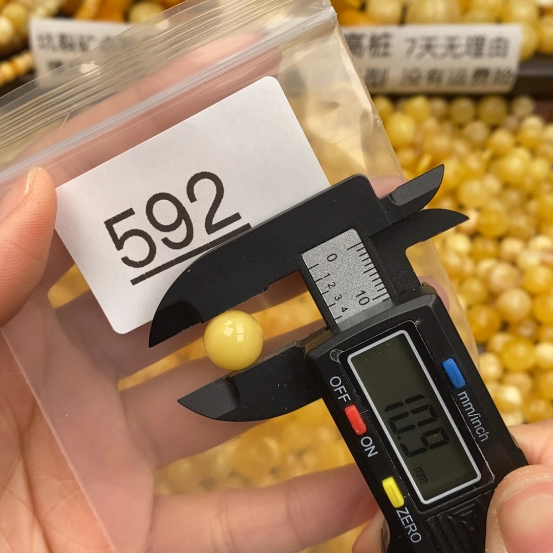 蜜蜡珠宝奇石未镶嵌