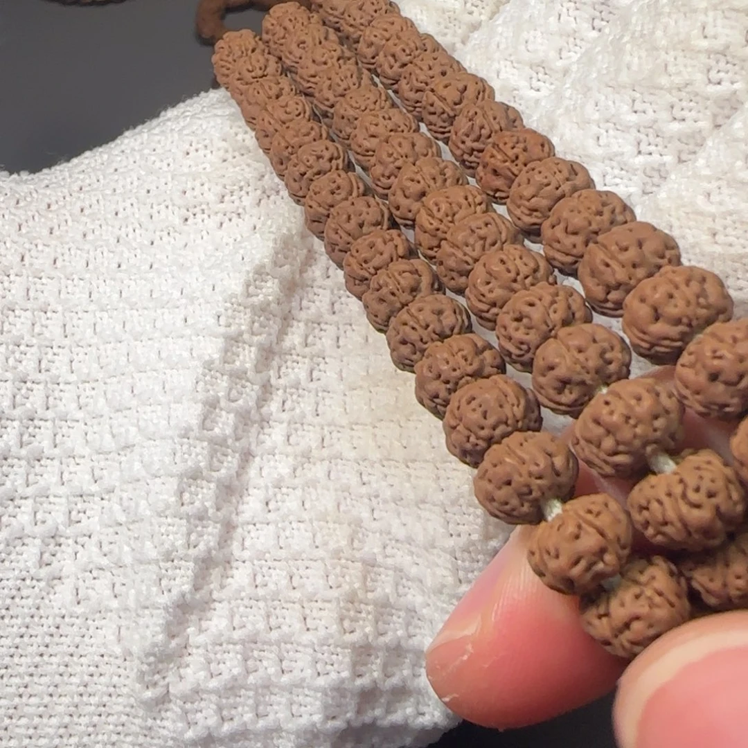 蜗***尔金刚菩提吊坠顶级勿里达老树王108