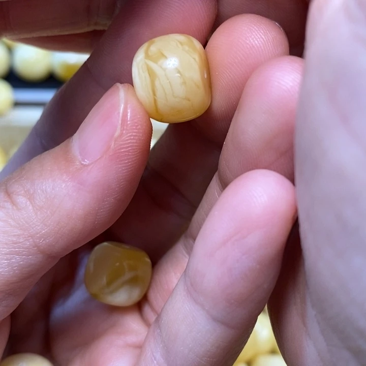 莫***程未镶嵌琥珀珠宝奇石天然原矿蜜蜡配饰