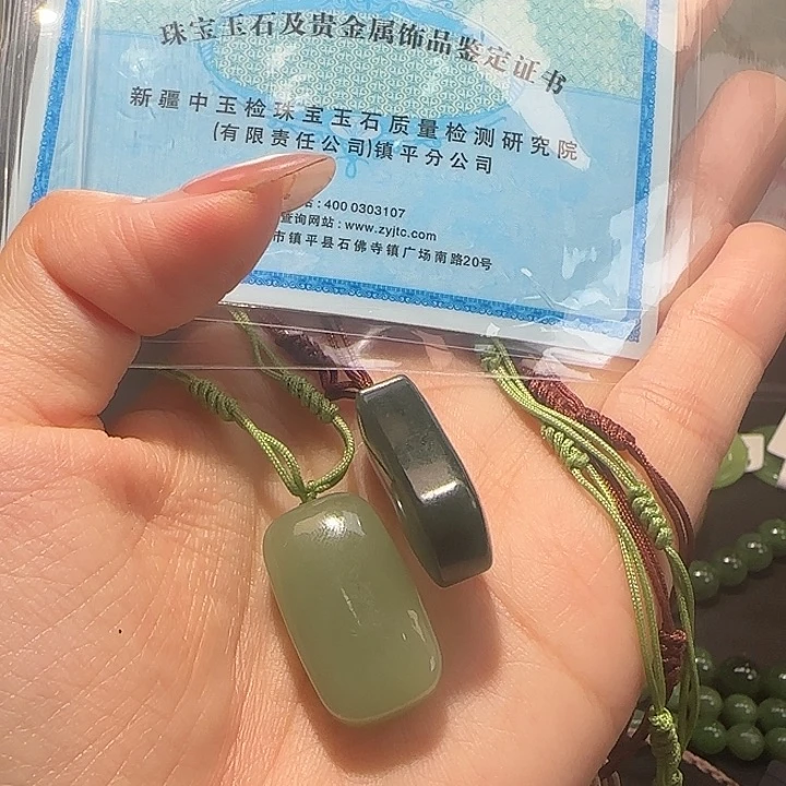 和田玉未镶嵌颈饰深浅发一个