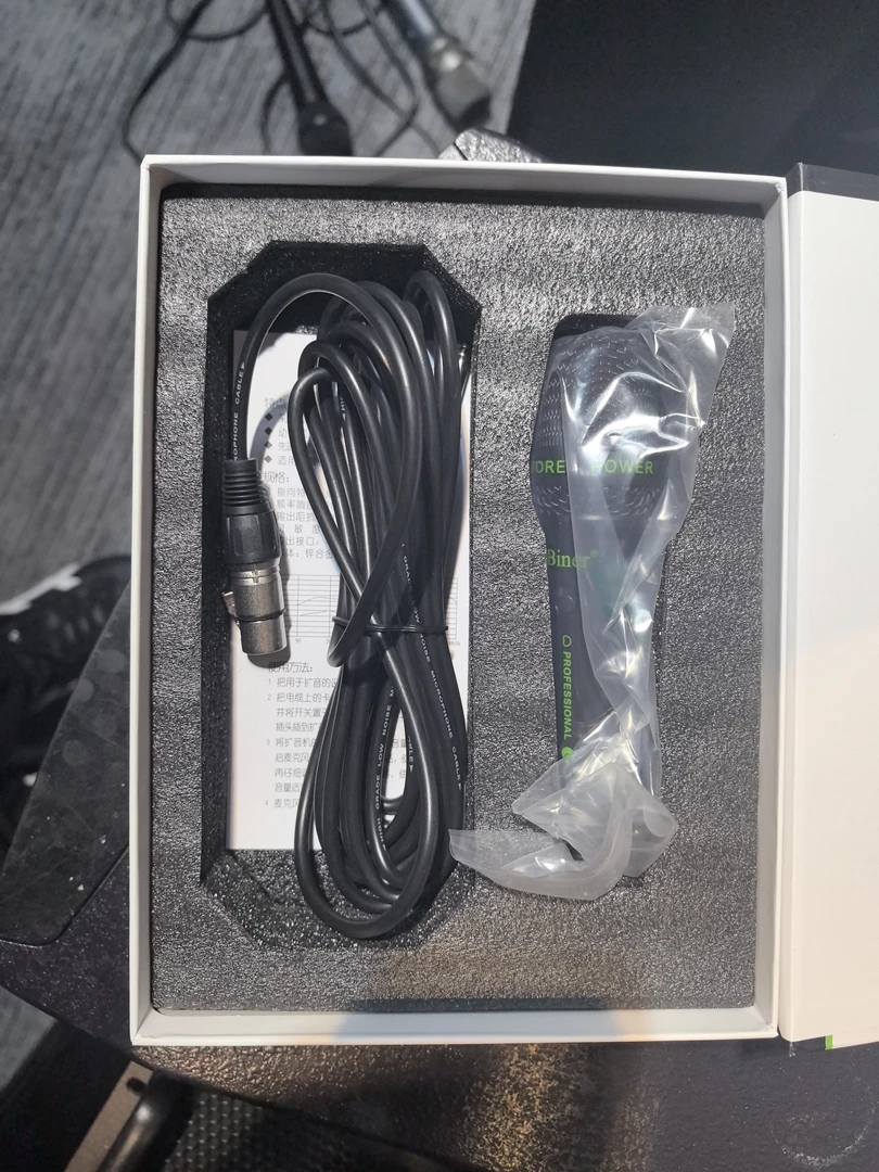 9新  biner有线话筒一只（不包邮）