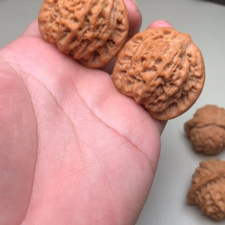 文玩核桃吊坠虎头王43