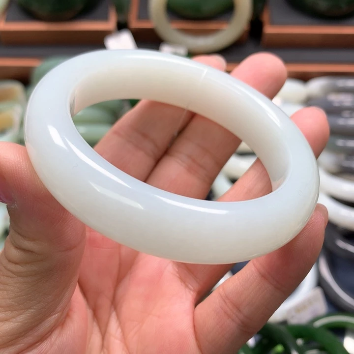 【闪购商品】未镶嵌手镯和田玉9