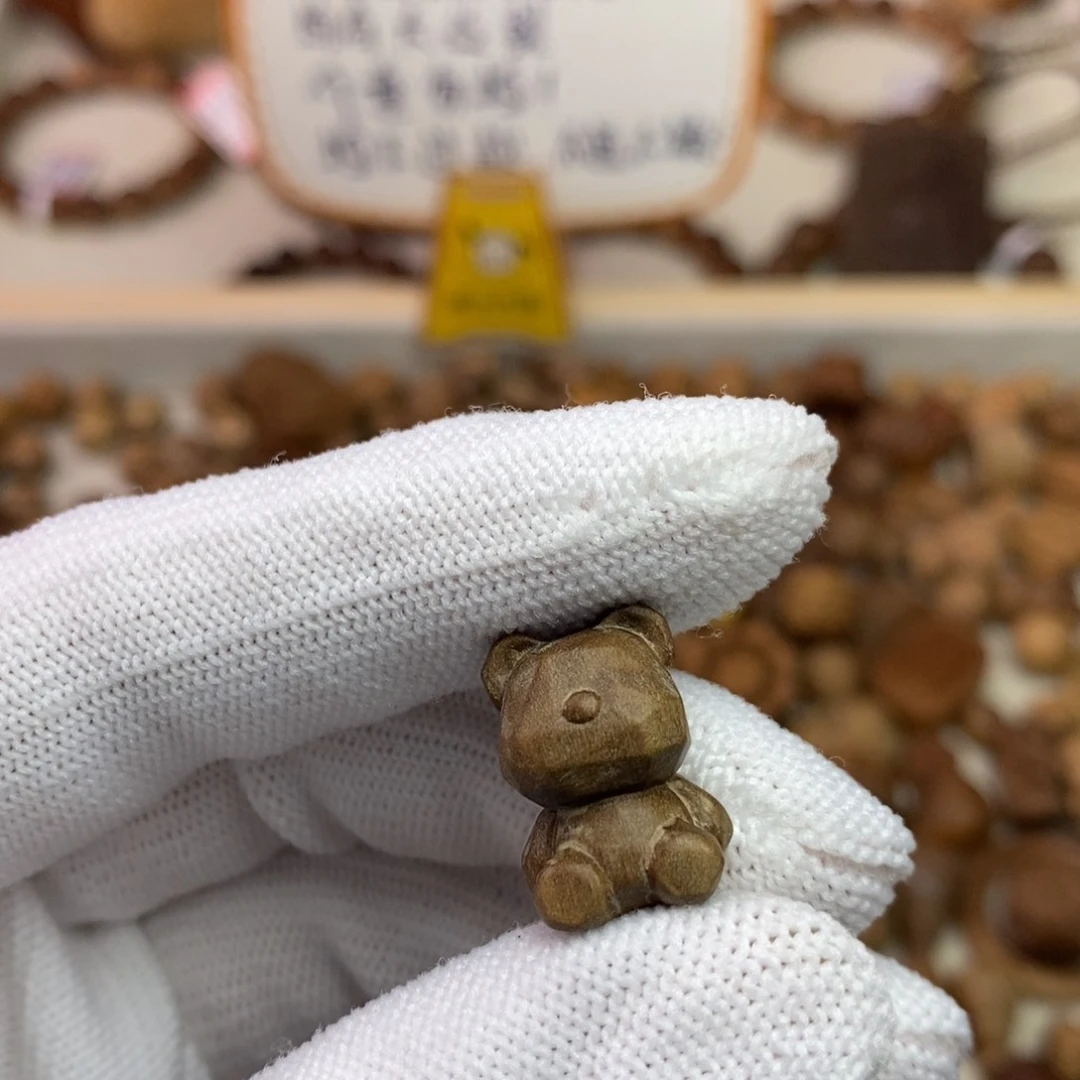 檀香木散珠印度迈索尔老山檀1.7钻切小熊微瑕