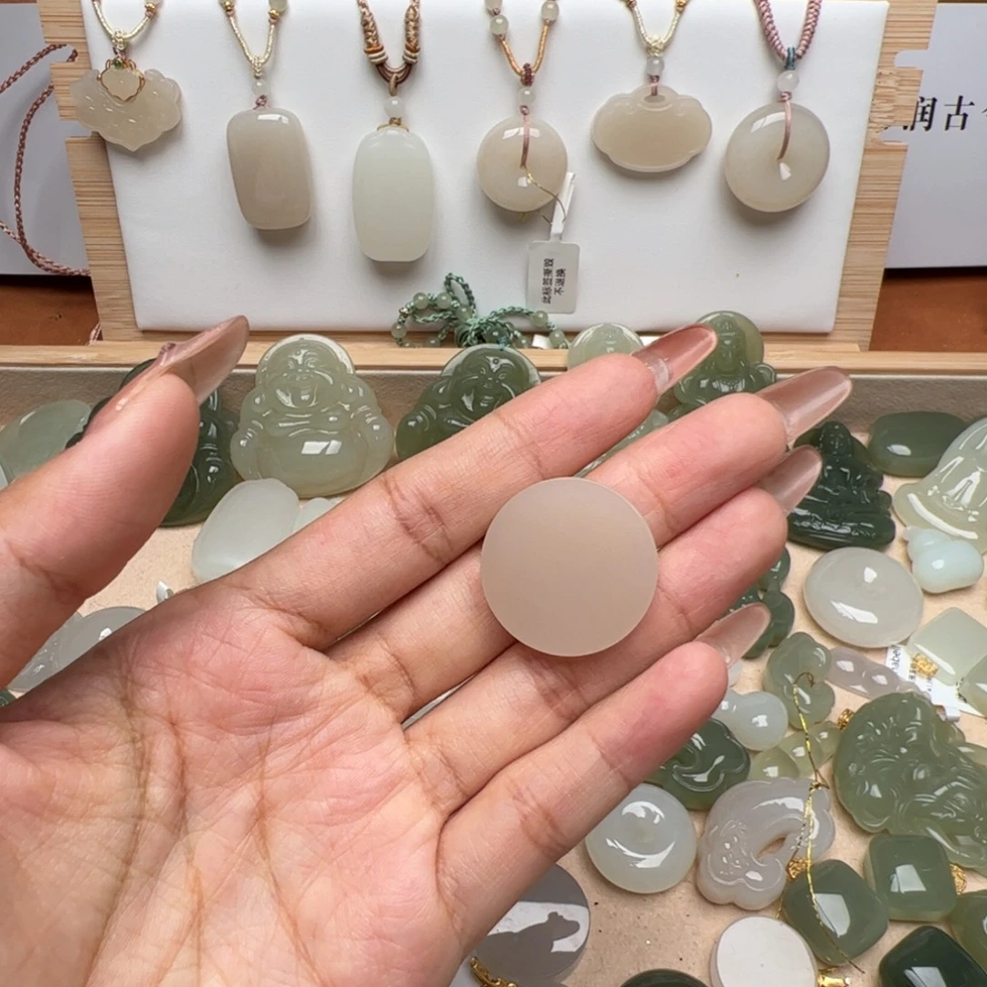 和田玉未镶嵌颈饰